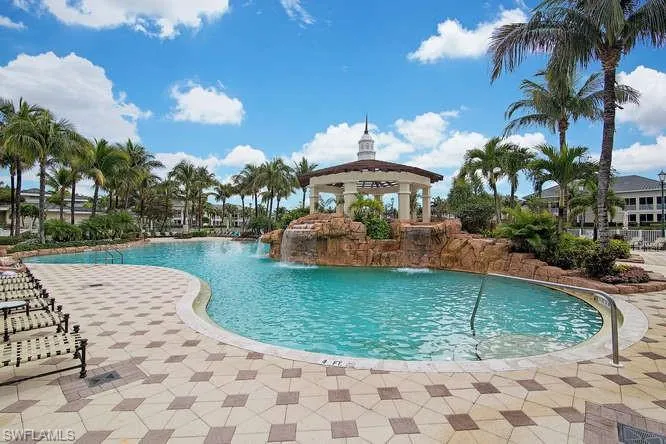 295 Grande Way 1006, Naples, Florida 34110