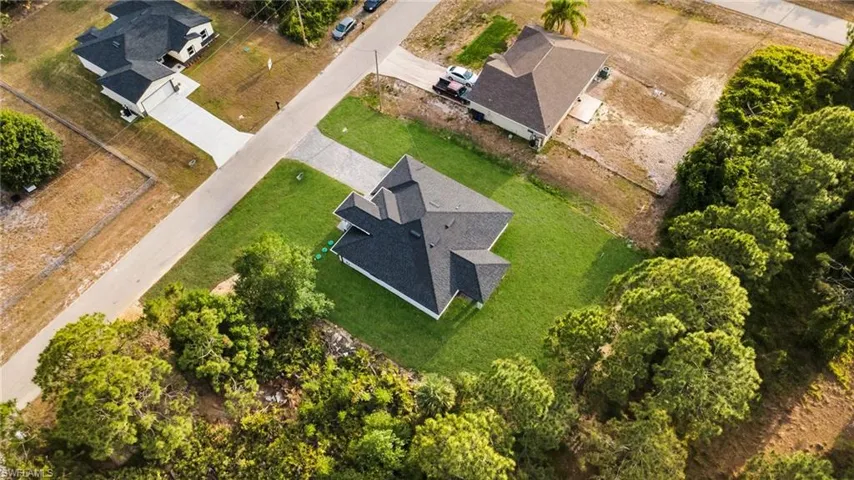 Birds eye view of property