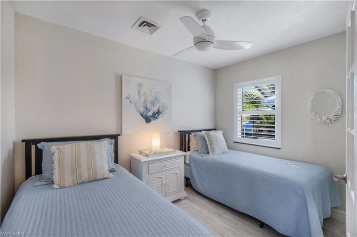 746 Apple CT, MARCO ISLAND FL 34145