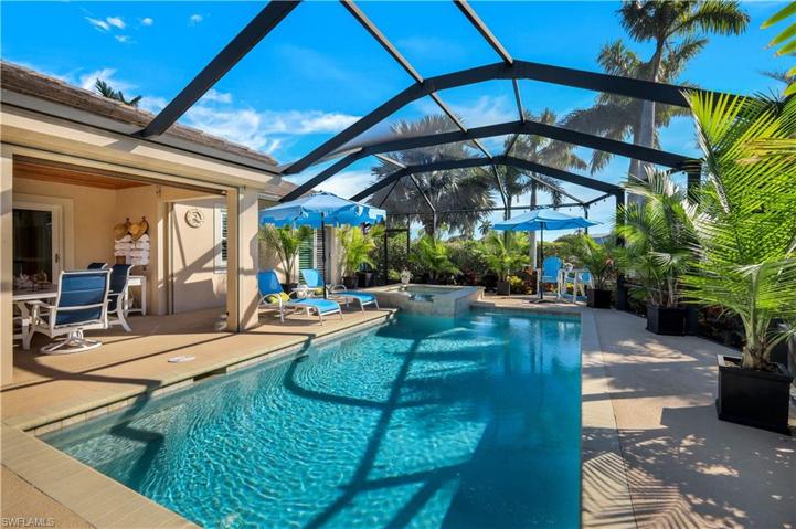 746 Apple CT, MARCO ISLAND FL 34145