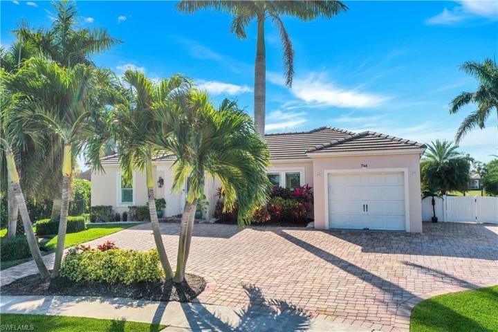 746 Apple CT, MARCO ISLAND FL 34145