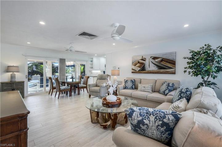 746 Apple CT, MARCO ISLAND FL 34145