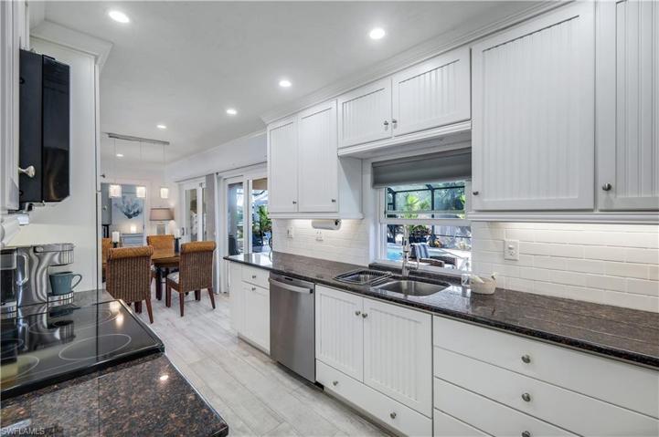 746 Apple CT, MARCO ISLAND FL 34145