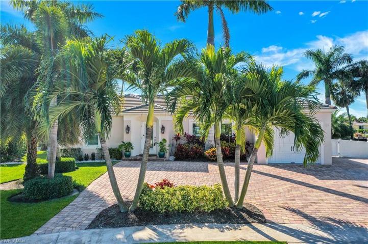 746 Apple CT, MARCO ISLAND FL 34145
