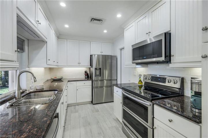 746 Apple CT, MARCO ISLAND FL 34145