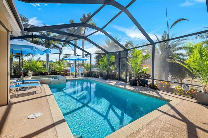 746 Apple CT, MARCO ISLAND FL 34145