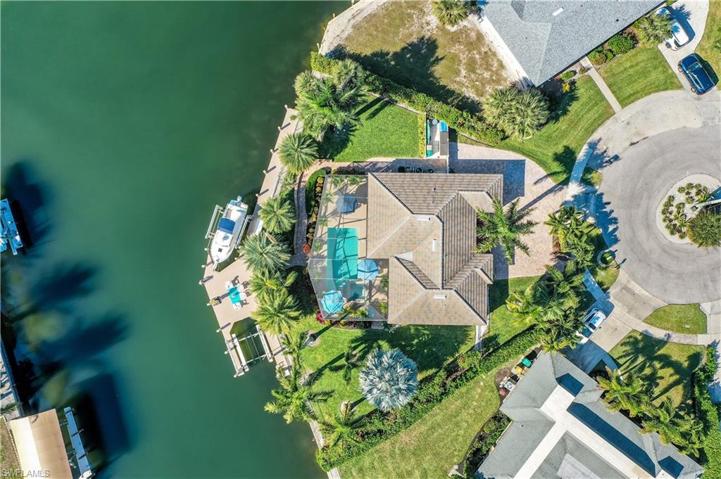 746 Apple CT, MARCO ISLAND FL 34145