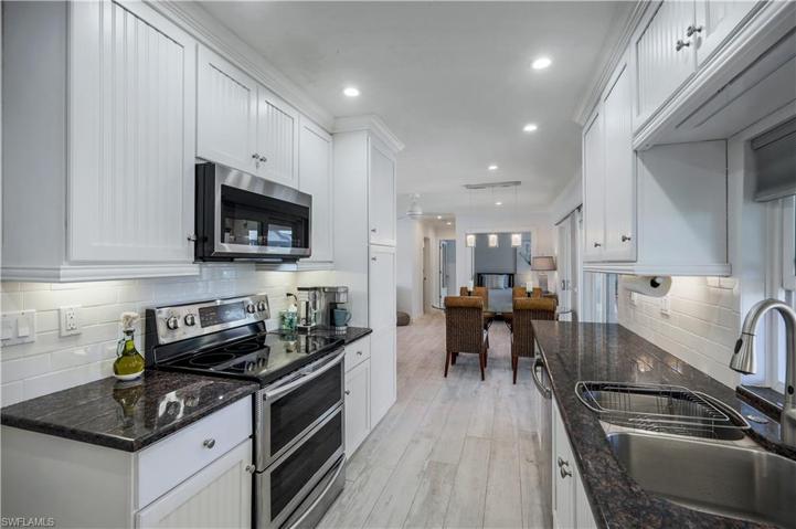 746 Apple CT, MARCO ISLAND FL 34145