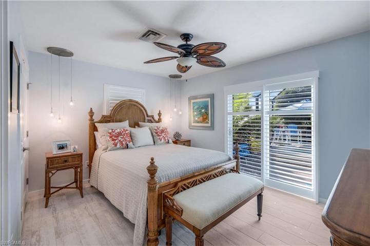 746 Apple CT, MARCO ISLAND FL 34145
