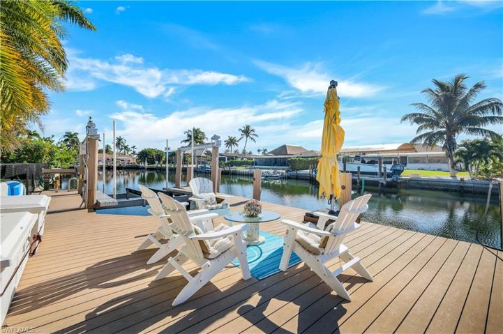 746 Apple CT, MARCO ISLAND FL 34145