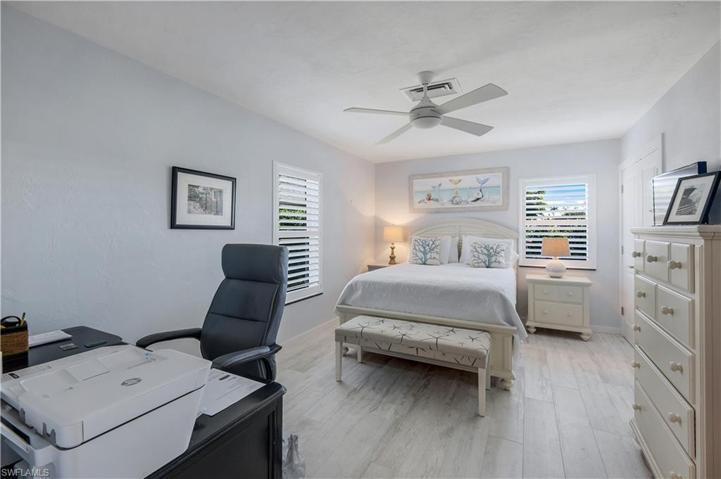 746 Apple CT, MARCO ISLAND FL 34145
