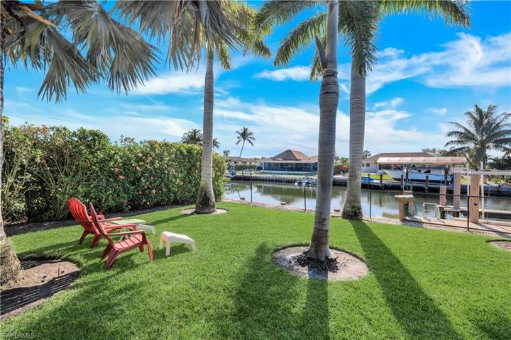746 Apple CT, MARCO ISLAND FL 34145