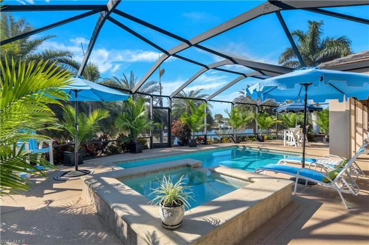 746 Apple CT, MARCO ISLAND FL 34145