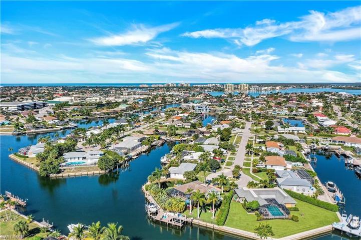 746 Apple CT, MARCO ISLAND FL 34145