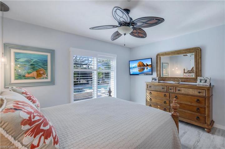 746 Apple CT, MARCO ISLAND FL 34145
