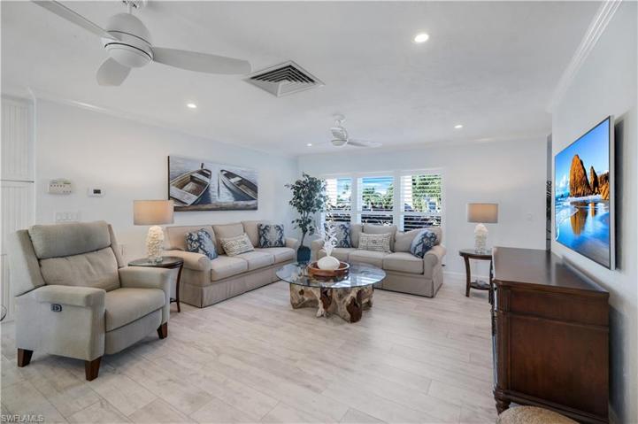 746 Apple CT, MARCO ISLAND FL 34145