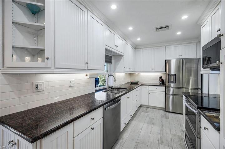 746 Apple CT, MARCO ISLAND FL 34145