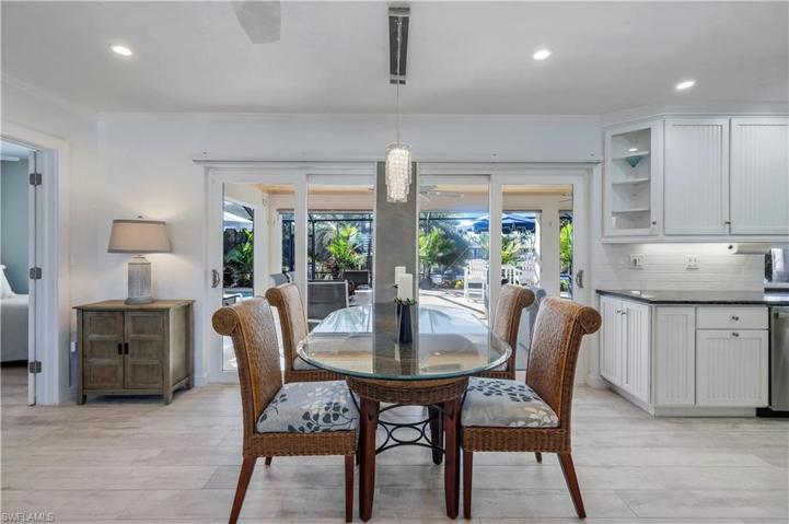 746 Apple CT, MARCO ISLAND FL 34145