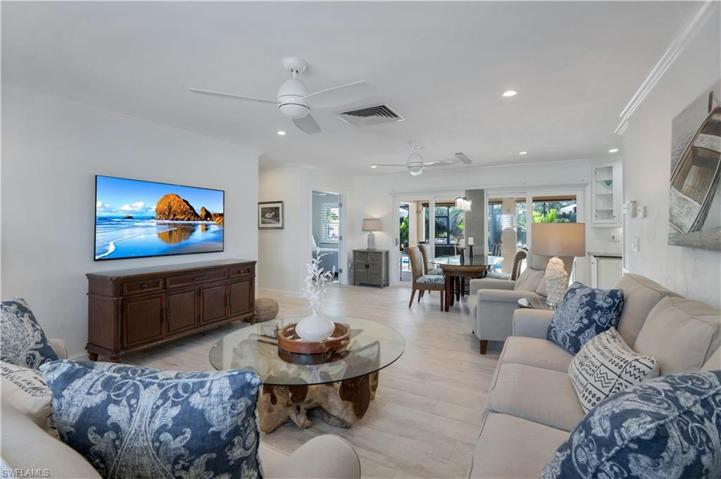746 Apple CT, MARCO ISLAND FL 34145