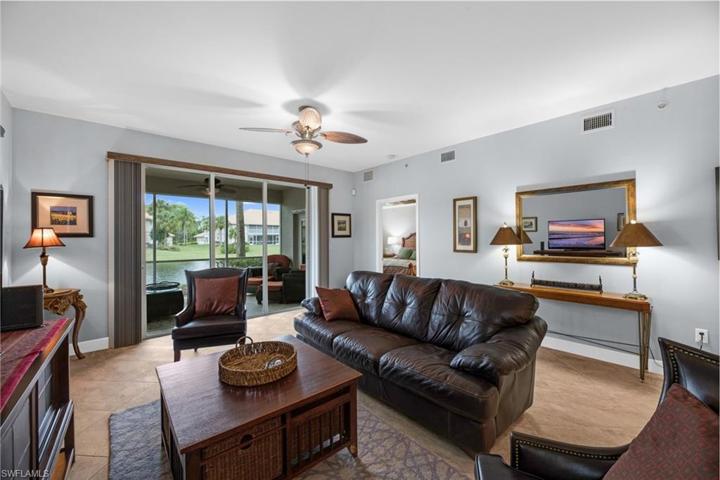 Spacious living room