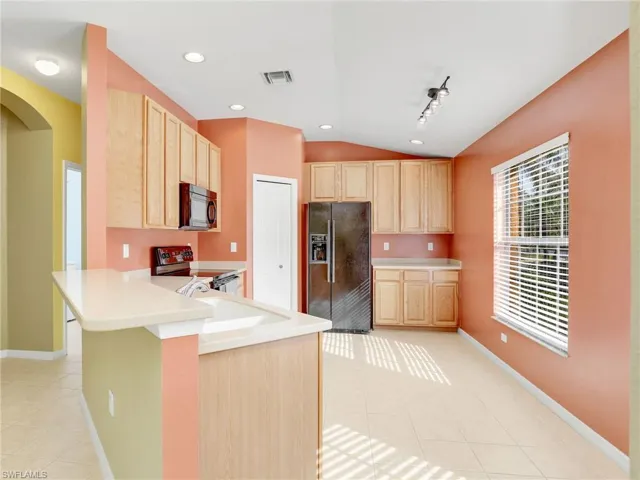 Large Kitchen & Pantry