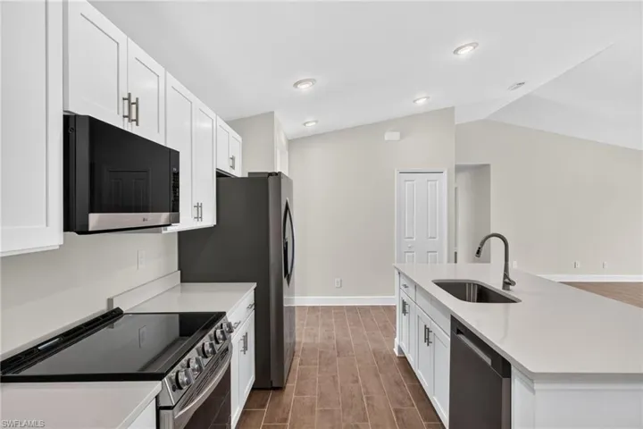 2821 Nw 22nd Pl, Cape Coral, Florida 33993