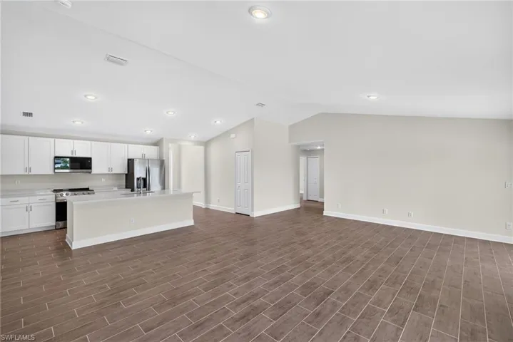 2821 Nw 22nd Pl, Cape Coral, Florida 33993