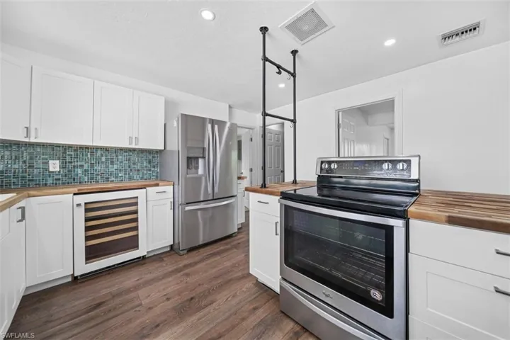 5460 Bayshore Rd, North Fort Myers, Florida 33917