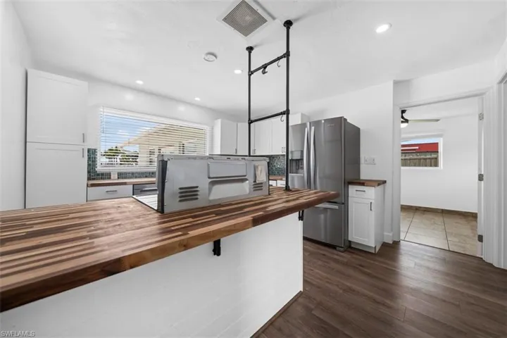 5460 Bayshore Rd, North Fort Myers, Florida 33917