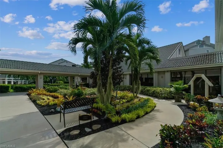 900  Arbor Lake  DR, Naples, FL 34110