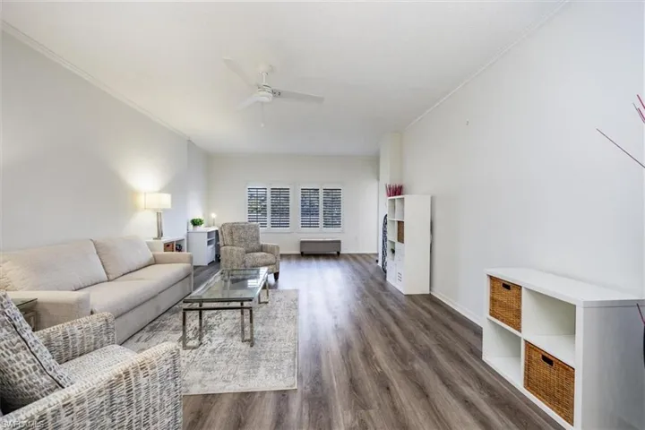 900  Arbor Lake  DR, Naples, FL 34110