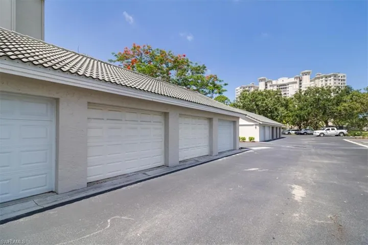 900  Arbor Lake  DR, Naples, FL 34110