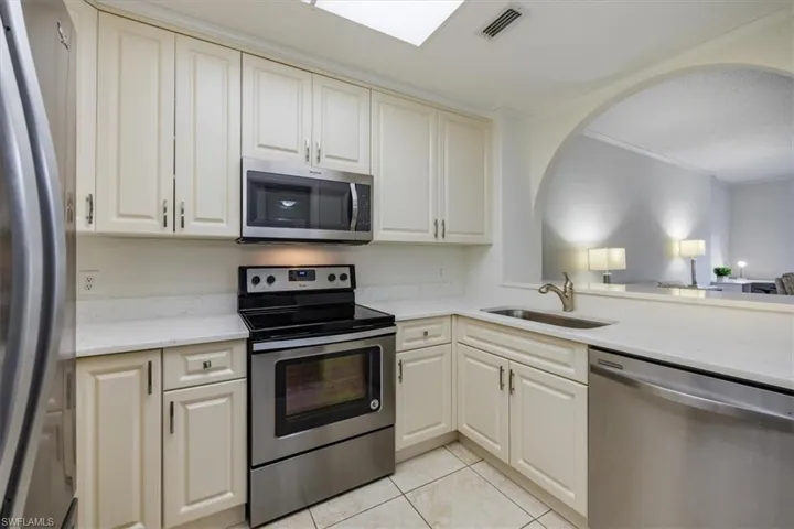 900  Arbor Lake  DR, Naples, FL 34110