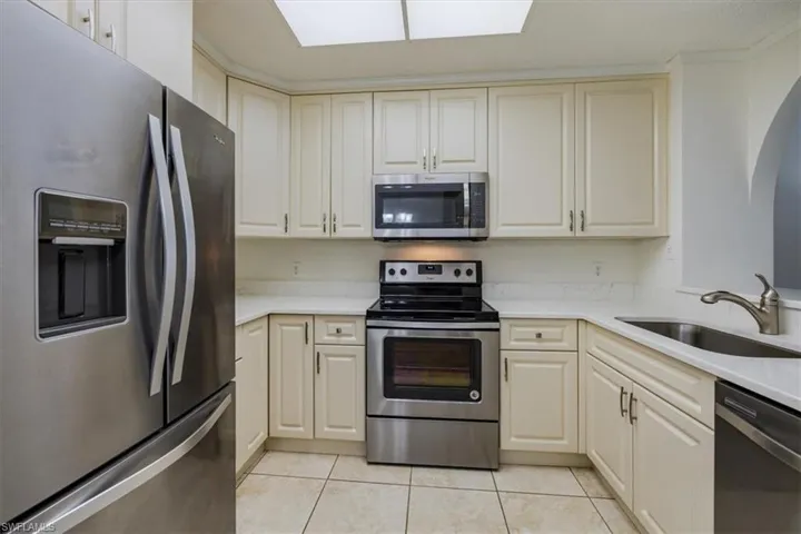 900  Arbor Lake  DR, Naples, FL 34110