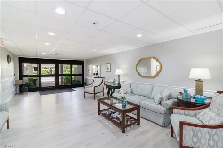 900  Arbor Lake  DR, Naples, FL 34110