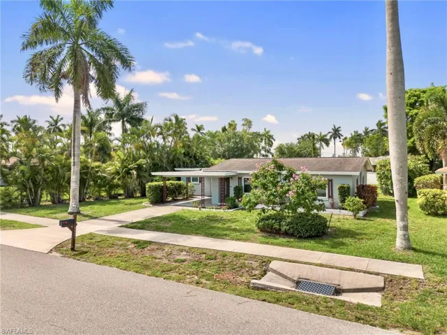 5521 Shaddelee Ln W, Fort Myers, Florida 33919