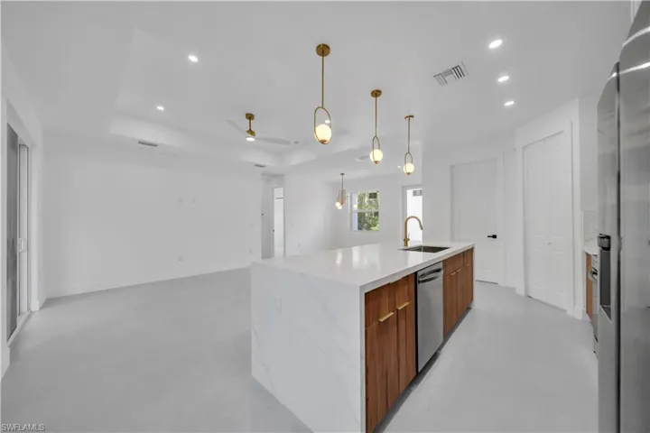 2005  Robert  AVE, Alva, FL 33920