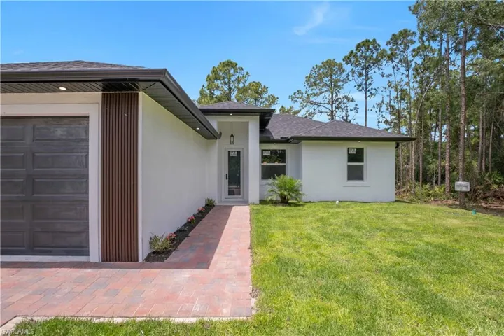 2005  Robert  AVE, Alva, FL 33920