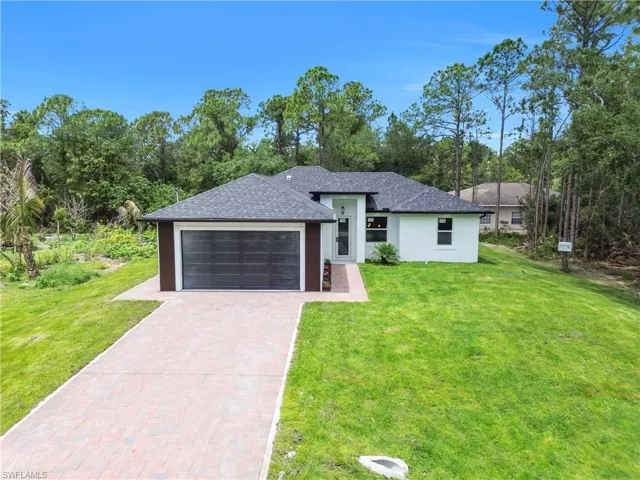 2005  Robert  AVE, Alva, FL 33920