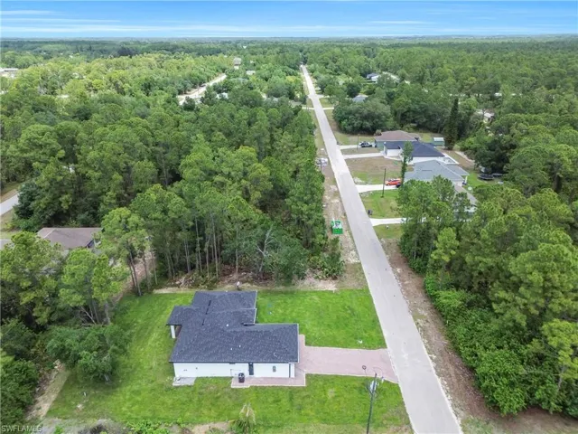 2005  Robert  AVE, Alva, FL 33920