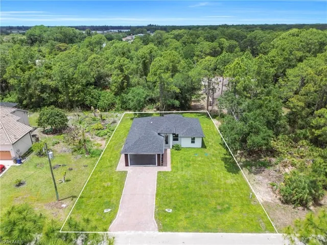 2005  Robert  AVE, Alva, FL 33920