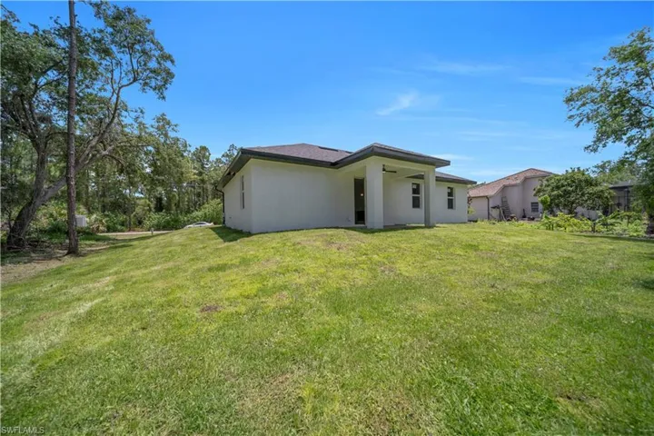2005  Robert  AVE, Alva, FL 33920