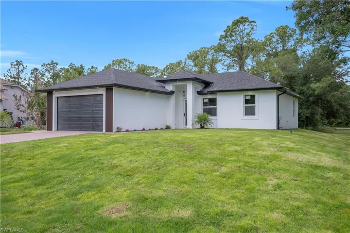 2005  Robert  AVE, Alva, FL 33920