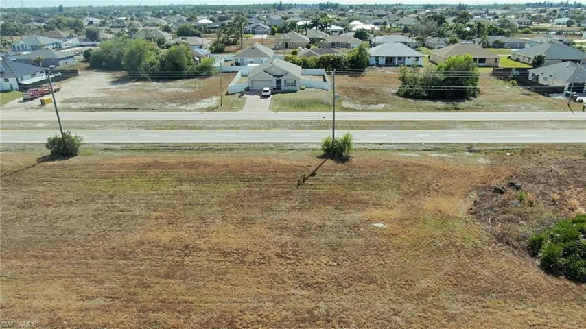 View of yard with a residential view