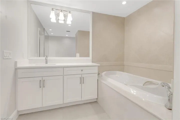 2130  Wilson N BLVD, Naples, FL 34120