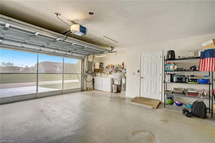 Retractable Screens/Laundry