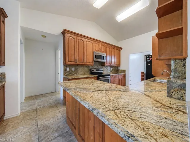 20 Hampton Ave, Lehigh Acres, Florida 33936