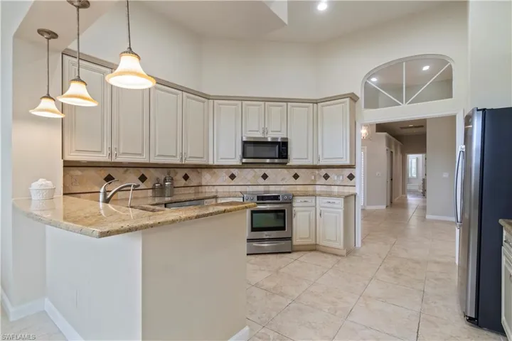 Nicely appointed kitchen with a bar counter for sitting