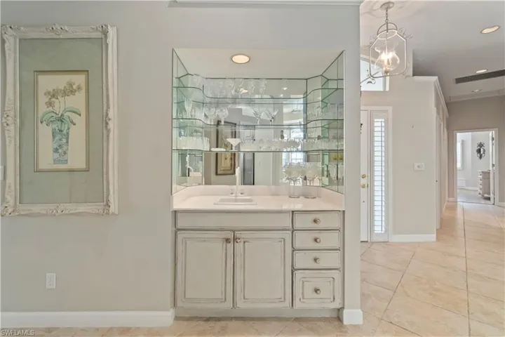 The wet bar, an entertainers necessity.