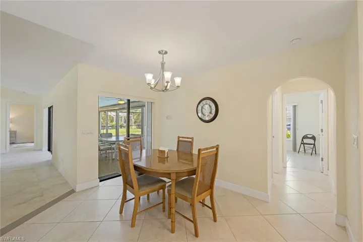 Dining room with sliders to the lanai